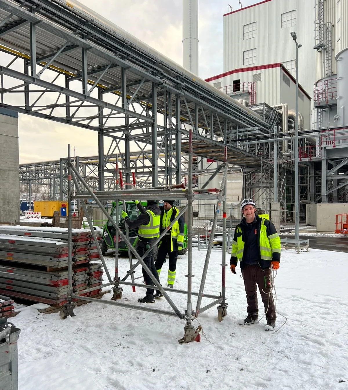 Lešení na stavebnom projekte